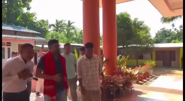 ডিফু: ভোকছঙত BJYMৰ অসম ৰাজ্যিক সভাপতি ৰাকেশ দাসক পৰম্পৰাগত কাৰ্বি পোহোৰে উষ্ম আদৰণি