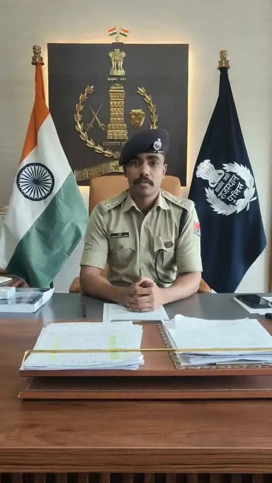 पुलिस अधीक्षक शरण गोपीनाथ के. के निर्देशन में Operation #CountDown के तहत #डीग पुलिस की कार्रवाई
साईबर ठगों को फर्जी सिम उपलब्ध कराने वाले 4 मुल्जिमानों को गिरफ्तार कर 3 विधि से संघर्षरत बालक निरूद्ध
कब्जे से 8 मोबाईल, 34 फर्जी सिमकार्ड, 1 ATM कार्ड व 1 कार जब्त
#DeegPolice
#RajasthanPolice
Rajasthan Police