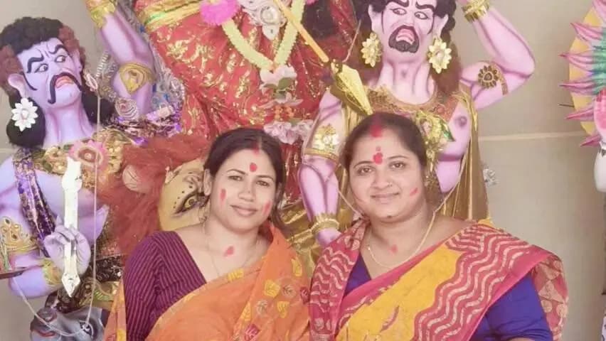 কমলপুর: কমলপুর এলাকায় সিঁদুর খেলায় মেতে উঠেন জেলা পরিষদের সভাধিপতি
