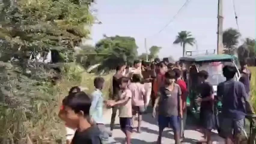 जंदाहा: जंदाहा में शराब बेच रहे दो युवकों को ग्रामीणों ने पकड़ा, पिटाई कर पेड़ से बांधा