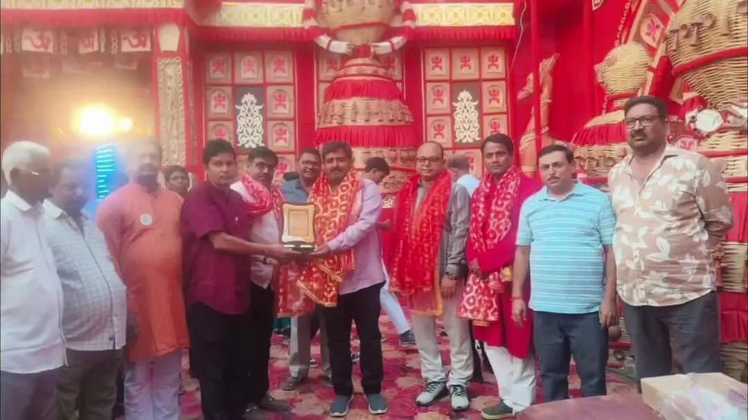 गोविंदपुर: लायंस क्लब गोविंदपुर ने छह दुर्गा पूजा समितियों को ‘शक्ति आराधना सम्मान’ से किया सम्मानित