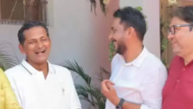উদয়পুর: ভারতীয় মজদুর সংঘ গোমতী জেলার পক্ষ থেকে রাজ্যের অর্থমন্ত্রীর বাড়িতে গিয়ে বিজয়া দশমীর শুভেচ্ছা বিনিময় করা হয় উদয়পুরে
