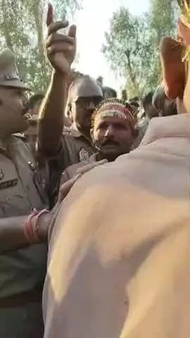 मूर्ति विसर्जन के दौरान मारपीट हुई पुलिस वालों से ग्राम पिपरवा लखीमपुर खीरी यूजर आईडी