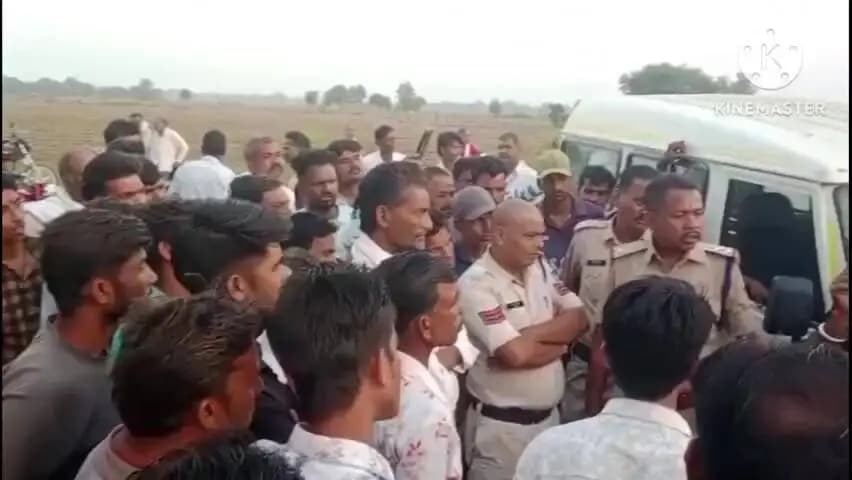 बटियागढ़: महुआखेड़ा में महिला की मौत से नाराज मायके पक्ष ने शव रखकर किया चक्काजाम, मडियादो पुलिस मौके पर