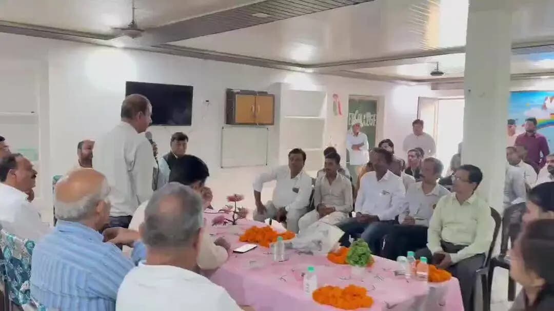कन्नौज: MLC चुनाव से पहले मंत्री असीम अरुण ने प्राइवेट स्कूल एसोसिएशन के साथ की बैठक
