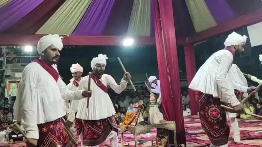 માળીયા હાટીના: માં વિજયાદશમીએ પ્રસિદ્ધ બ્રહ્મપુરી અને લીમડા ચોક ગરબી મંડળે મણિયારા રાસની જમાવટ કરી