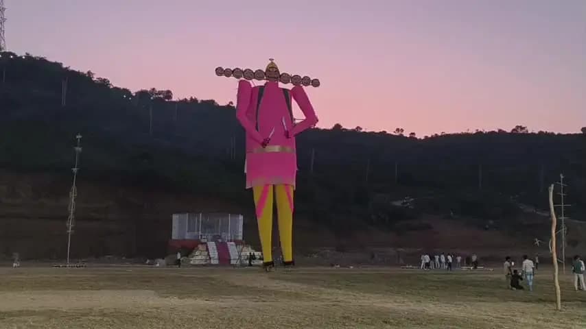 साहिबगंज: शानदार आतिशबाजी के बीच रावण दहन, बुराई पर अच्छाई की जीत