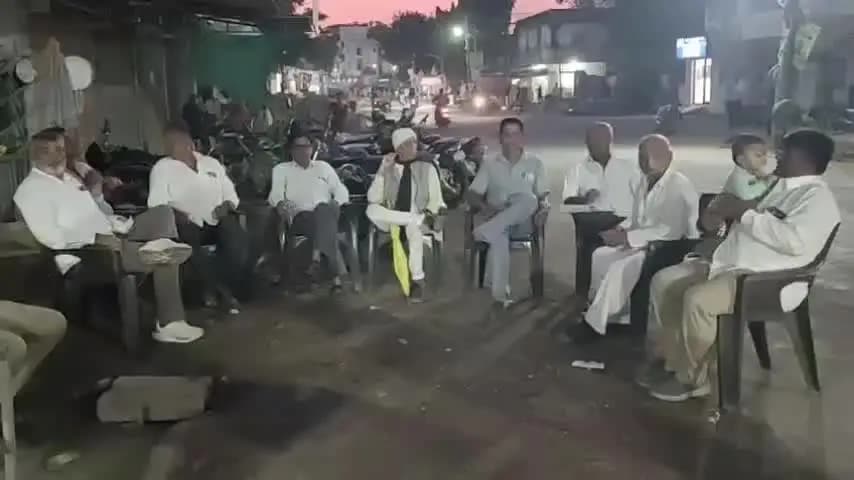માળીયા હાટીના: દશેરા નિમિત્તે માળીયા હાટીનાના વડલીયા હનુમાન મિત્ર મંડળ દ્વારા પરપ્રાંતીય મજૂરો માટે ભોજન પ્રસાદનું આયોજન