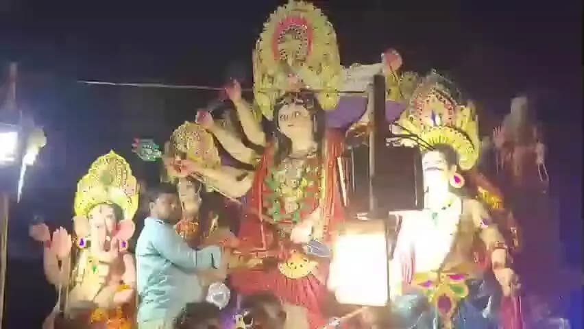 रामगढ़ चौक: रामगढ़ चौक में शांतिपूर्ण माहौल में हुआ मां दुर्गा की प्रतिमाओं का विसर्जन, चप्पे-चप्पे पर तैनात रही पुलिस