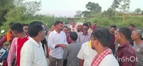 नावाडीह: नारायणपुर के चोलेश्वर महतो के आकस्मिक निधन पर, डुमरी विधायक जयराम महतो परिजनों से मिले