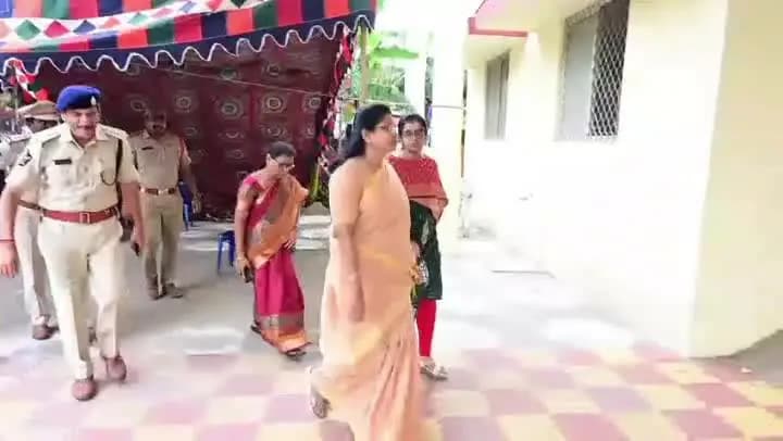 తణుకు: అత్తిలి ఎంపీడీఓ కార్యాలయంలో ఎంపీటీసీ నామినేషన్ల ప్రక్రియను పరిశీలించిన కలెక్టర్