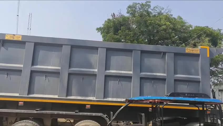 सहसवान: जरीफनगर थाना क्षेत्र में खनन अधिकारी ने बदरपुर से भरे ट्रक को किया सीज
