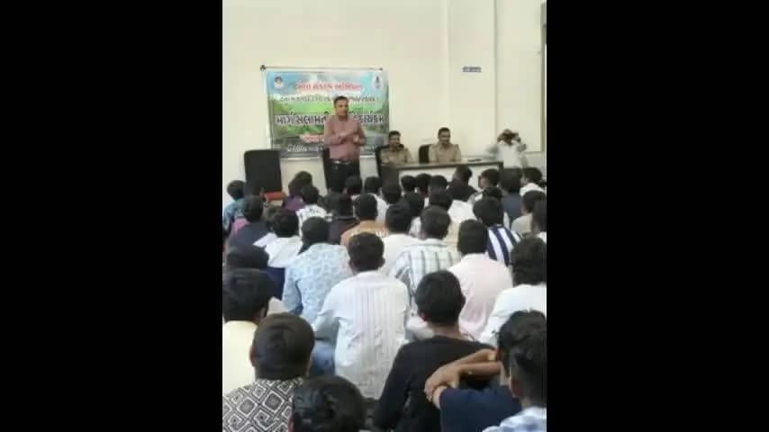 મેંદરડા: મેંદરડા ITI ખાતે RTO જૂનાગઢ દ્વારા 'સેવા સંકલ્પ અભિયાન' હેઠળ માર્ગ સલામતી જાગૃતિ કાર્યક્રમ યોજાયો
