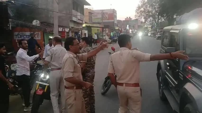 टुंडी: टुंडी कोलहर मोड़ पर महिंद्रा थार की टक्कर से दो बाइक सवार युवक घायल