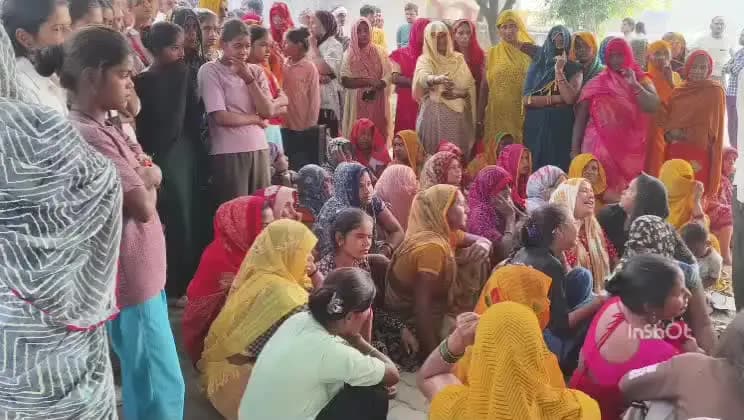 छिबरामऊ: उधरनपुर सर्वजनिक विद्यालय में कर्मचारी का शव फांसी पर मिला, पुलिस जांच में जुटी, परिजनों ने हत्या का आरोप लगाया