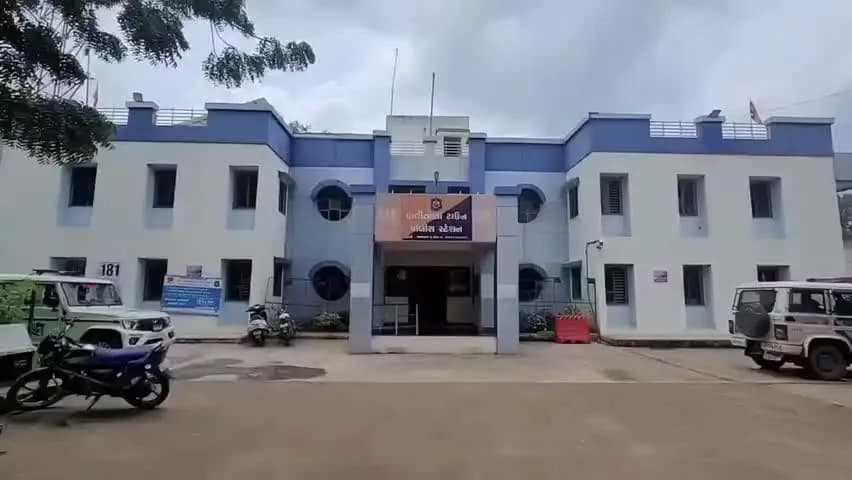 પાલીતાણા: ભૈરવ પરા વિસ્તારમાં પ્રિન્ટીંગ પ્રેસના શટર તોડી તસ્કરો ૨૪ હજારની રોકડ રકમ ચોરી ફરાર
