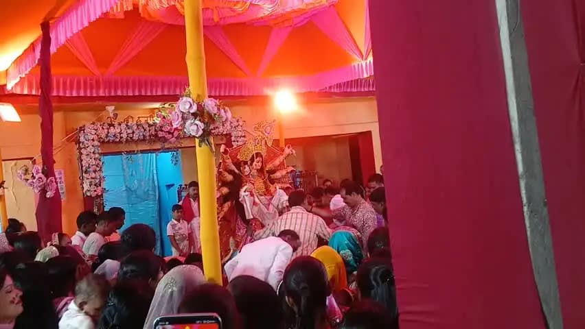 पूर्वी टुंडी: टुंडी व पूर्वी टुंडी के विभिन्न क्षेत्रों में उत्साह और धूमधाम से माता दुर्गा की की जा रही है विदाई