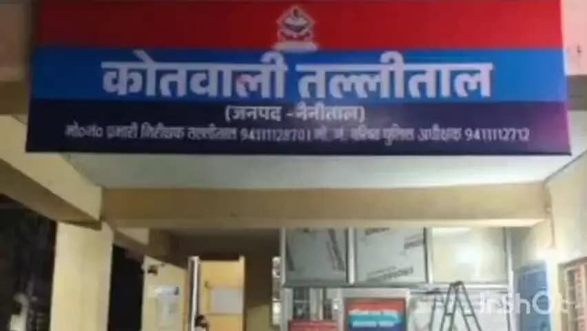नैनीताल: नैनीताल के तल्लीताल में फोल्डिंग नंबर प्लेट लगी बाइक को पुलिस ने किया सीज, बड़ी कार्रवाई