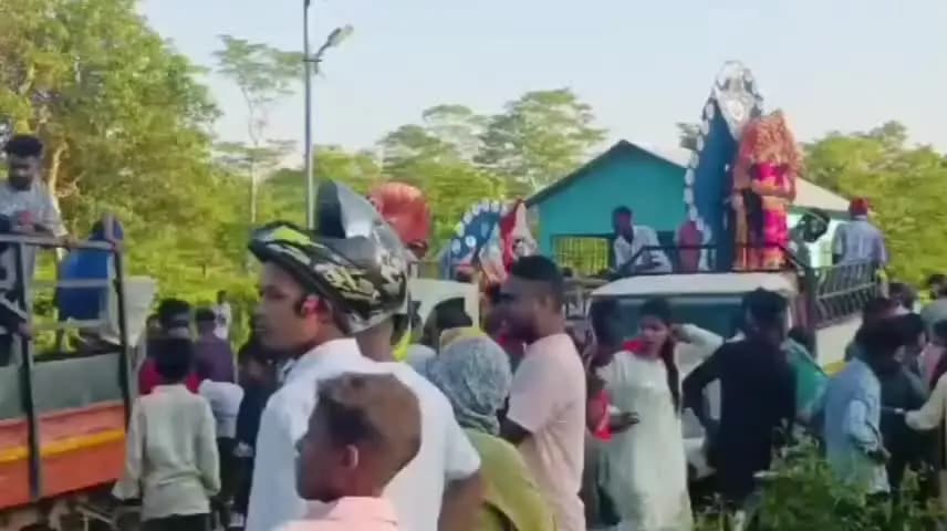সাপেখাতী: সোণাৰিৰ মথুৰাপুৰত দেৱী দুৰ্গাৰ বিসৰ্জনেৰে সামৰণি পৰিল দুৰ্গোৎসৱ