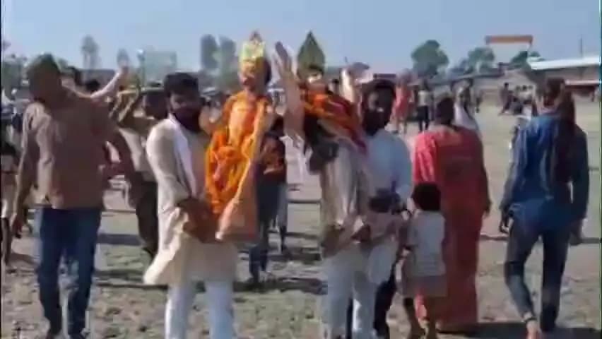 बिसवां: तहसील बिसवां क्षेत्र में दूसरे दिन भी दुर्गा प्रतिमाओं का विसर्जन जारी रहा, चहलारी घाट समेत कई नदियों में विसर्जित हुईं