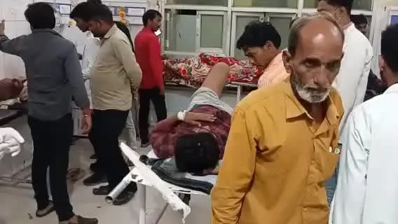 सीतापुर: ददना मऊ के पास तेज रफ़्तार ऑटो ने सड़क पर बाइक को मारी जोरदार टक्कर, एक व्यक्ति गंभीर रूप से घायल