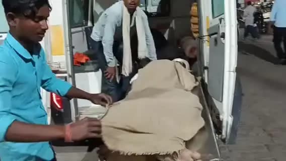 सीतापुर: हरदासपुर के पास तेज रफ्तार बाइक ने सड़क पर पैदल जा रहे व्यक्ति को मारी जोरदार टक्कर, दो लोग हुए घायल