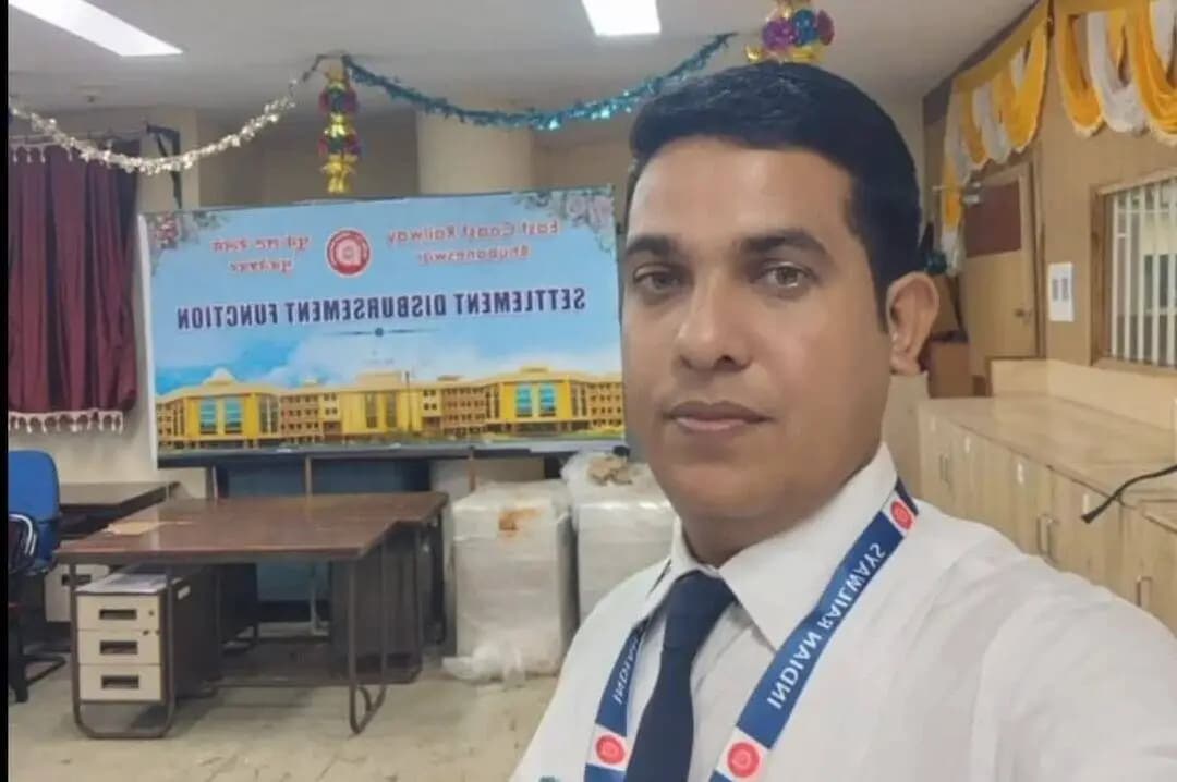 पटियाली: पटियाली क्षेत्र के नगला नवल निवासी आशुतोष शर्मा बने रेलवे में राजपत्रित अधिकारी