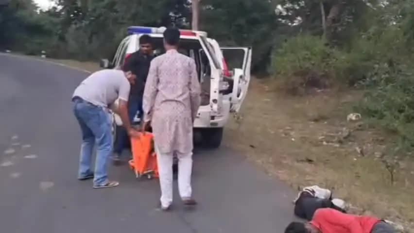 विजयराघवगढ़: ग्राम बगदरी के पास तेज रफ्तार बाइक अनियंत्रित होने से दो युवक घायल, पुलिस ने बरही अस्पताल में कराया भर्ती