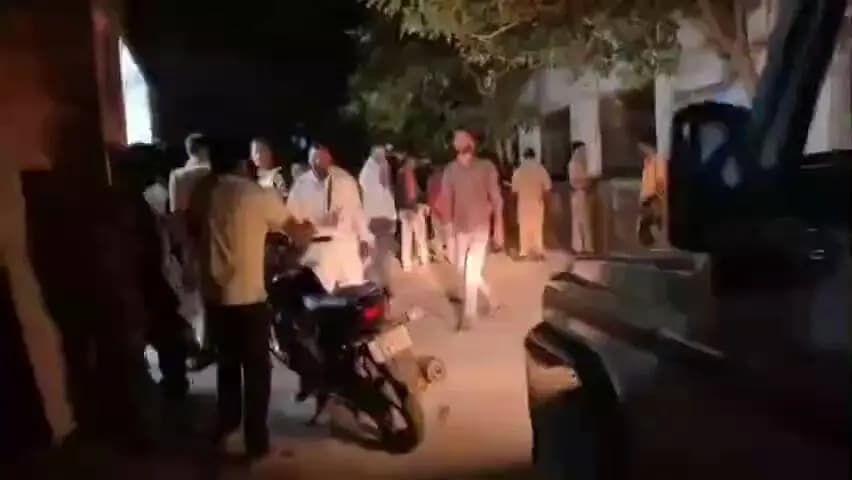 बेल्थरा रोड: पनिसरा के पास मूर्ति विसर्जन के दौरान चाकूबाजी का आरोप, घायल युवक की मां की चीख-पुकार से अस्पताल में मचा कोहराम