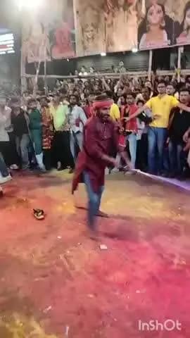 खगड़िया: खगड़िया शहर में प्रतिमा विसर्जन के दौरान लोगों ने दिखाया करतब