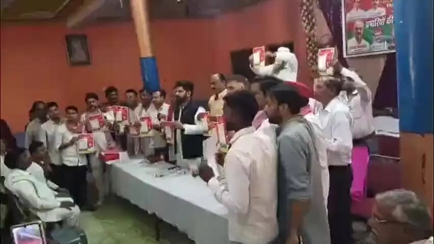 सहावर: अमांपुर में सपा की MLC चुनाव की बैठक हुई, स्नातक और शिक्षक निर्वाचन के लिए प्रभारियों को सौंपी गई जिम्मेदारी