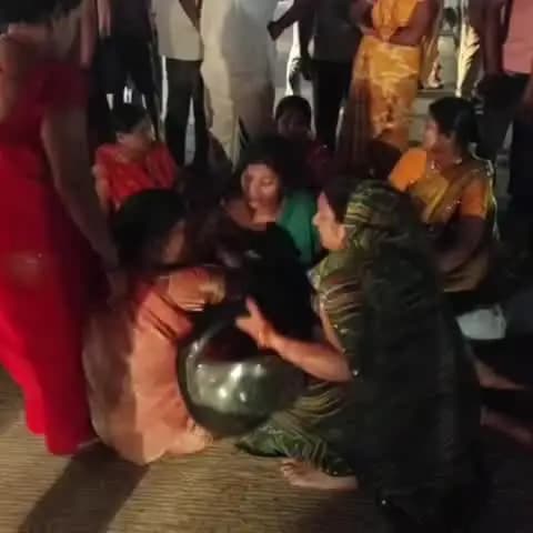 गोरखपुर: प्रतिमा विसर्जन के दौरान बड़ा हादसा: 11 हजार वोल्ट की हाईटेंशन लाइन से टकराया लोहे का पाइप, कई झुलसे, तीन की मौत