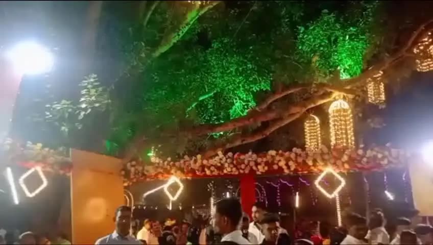 मधुपुर: मधुपुर के शेखपुरा रामलीला मैदान में 60 फीट के रावण का दहन, उमड़ा जनसैलाब