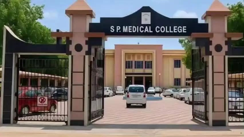 बीकानेर: संवेदनशील मतदान केंद्रों का निरीक्षण, शांतिपूर्ण चुनाव के लिए पुलिस रही अलर्ट