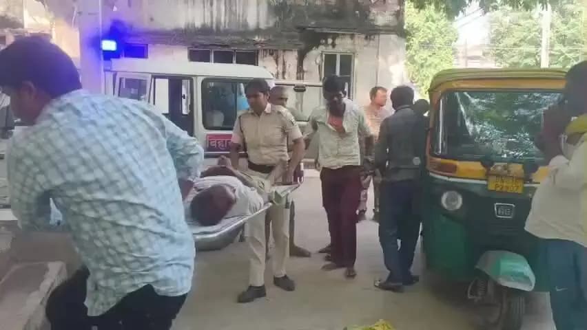 बख्तियारपुर: बख्तियारपुर में भीषण सड़क हादसा: पिकअप पलटने से एक मजदूर की मौत, 15 घायल