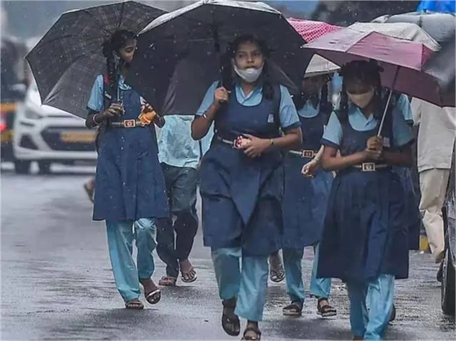தென்காசி: கனமழை அலர்ட்: இந்த மாவட்டங்களில் பள்ளிகளுக்கு இன்று விடுமுறை!