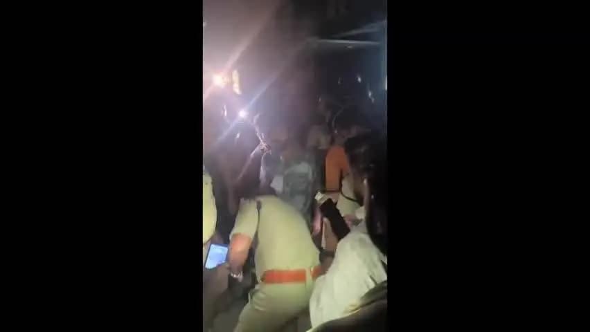 ഇടുക്കി: കട്ടപ്പന നഗരത്തിൽ രാത്രി സഞ്ചരിക്കുന്നതിനിടെ ഉപദ്രവിക്കാൻ ശ്രമിച്ച യുവാവിനെ ഓടിച്ചിട്ട് പിടികൂടി യുവതി