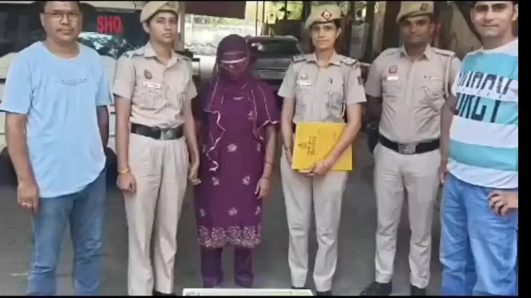 यमुना विहार: ई-रिक्शा में महिला के बैग से सोने के गहने चुराने वाली 22 वर्षीय महिला गिरफ्तार, 105 ग्राम सोना बरामद