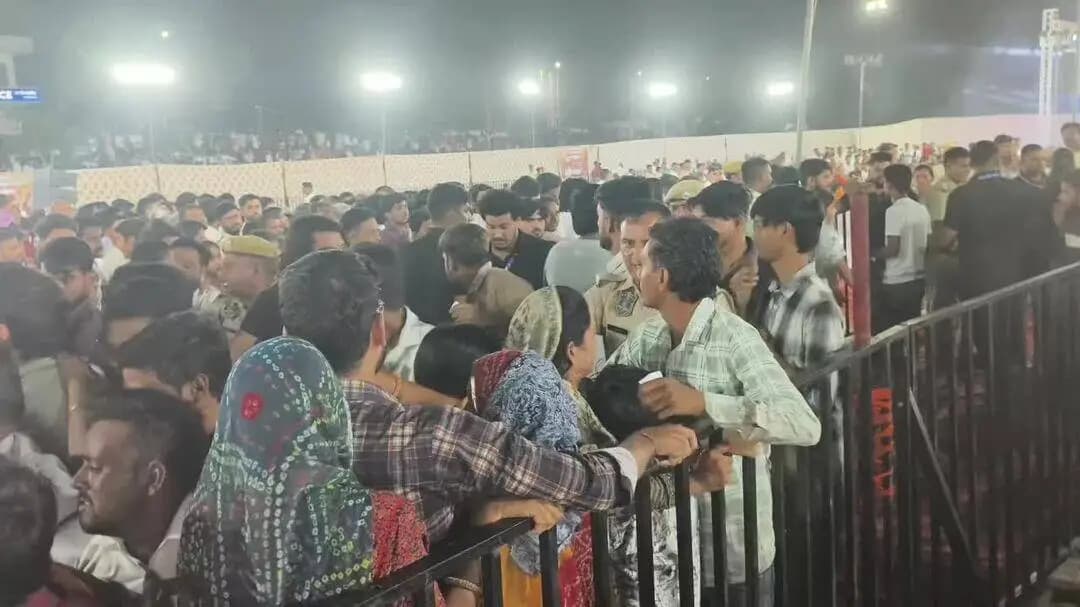 बॉलीवुड नाइट में हंगामा! आखिर ये क्या हो रहा है?
चाकसू के गणगौरी मैदान में नगरपालिका के द्वारा चल रहा था आयोजन, पुलिस