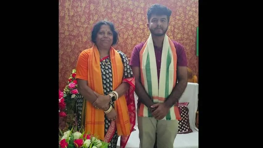 কমলপুর: সুরমা কেন্দ্রের বিধায়িকা উনার বাসভবনে যুব মোর্চার সহ-সভাপতি এর সাথে সৌজন্যমূলক সাক্ষাৎ করেন