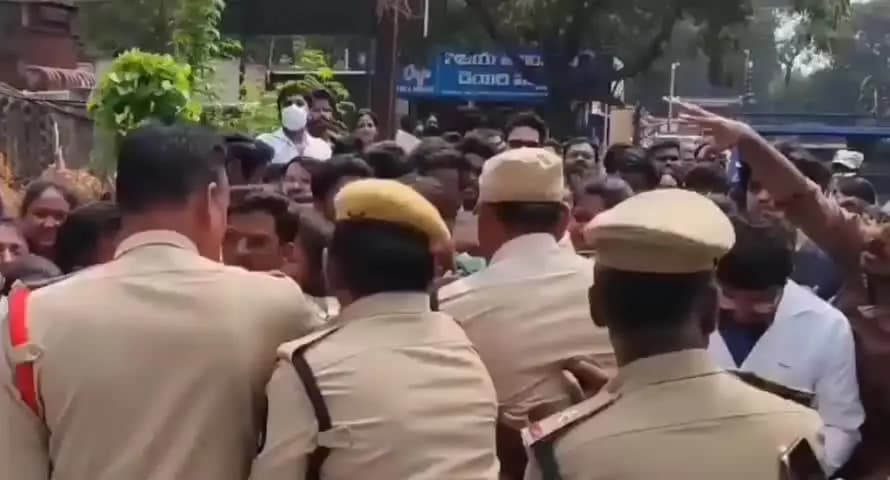 నాంపల్లి: 15 రోజులుగా నిరసనలు చేస్తున్నా అధికారులు పట్టించుకోవడం లేదు : ఎఫ్ఎంజీ వైద్యుల ఆవేదన