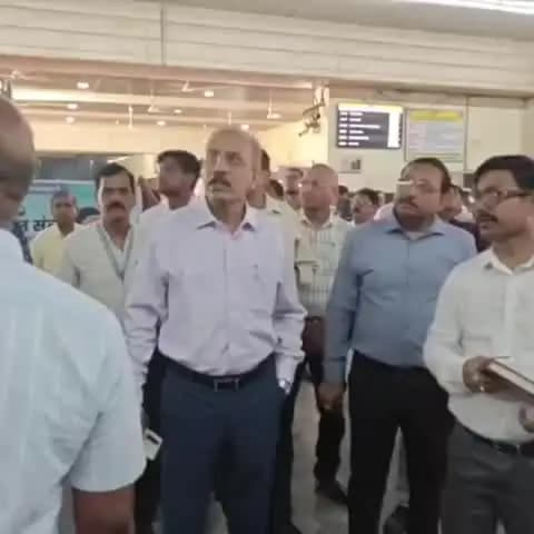 गोरखपुर: विशेष अभियान 6.0 के तहत जीएम उदय बोरवणकर ने गोरखपुर जंक्शन पर यात्रियों से किया जनसंवाद, सफाई व्यवस्था का लिया जायजा