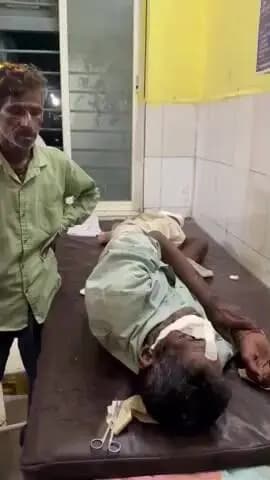 घट्टिया: शव यात्रा से लौट रहे लोगों को बाइक ने मारी टक्कर, मृतक के पोते समेत दो गंभीर रूप से घायल