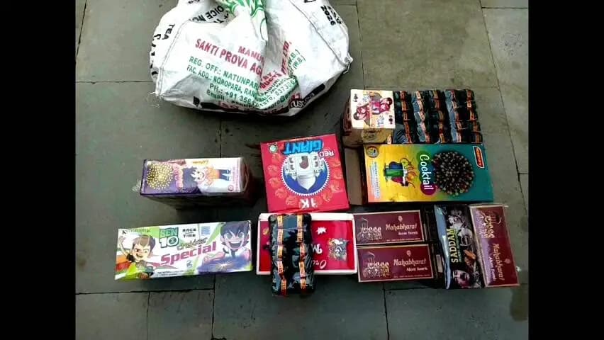 बड़नगर: थाना बड़नगर पुलिस ने मुख्य बाजार में असुरक्षित तरीके से रखे पटाखे जब्त किए, आरोपी के खिलाफ 1 मामला दर्ज