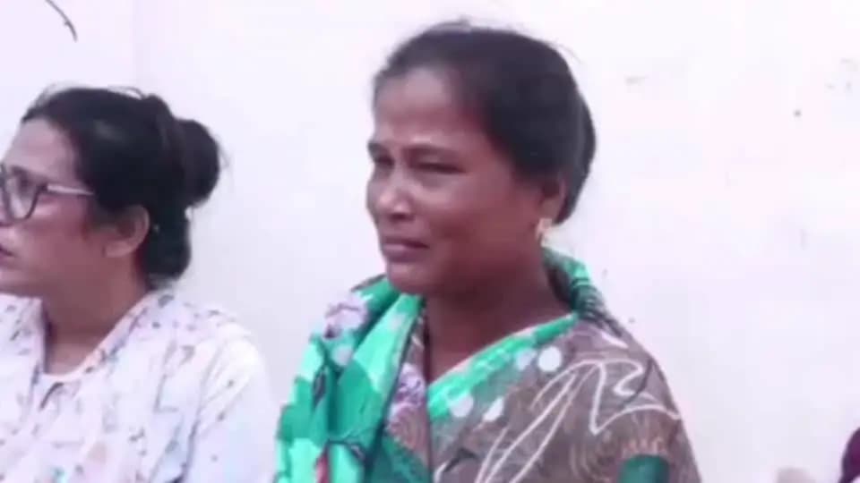 নগাঁও: 🔴নগাঁৱত যুৱকৰ ৰহস্যজনক মৃত্যু!
🔴প্ৰতিবেশী যুৱকৰ বিৰুদ্ধে পৰিকল্পিত হত্যাৰ অভিযোগ পৰিয়ালৰ