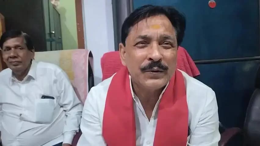 औरैया: दिबियापुर के सपा विधायक प्रदीप यादव ने सेंट साई नाथ स्कूल में पहुंची पुलिस को लेकर लगाए गंभीर आरोप