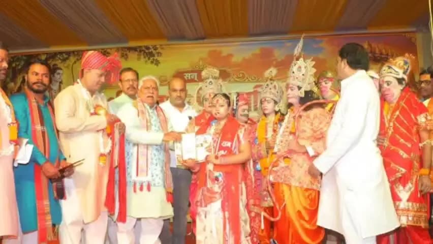 गया टाउन सीडी ब्लॉक: रामलीला भारतीय संस्कृति और मर्यादा का प्रतीक: बिहार विधानसभा अध्यक्ष डॉ प्रेम कुमार ने कलाकार को किया पुरस्कृत