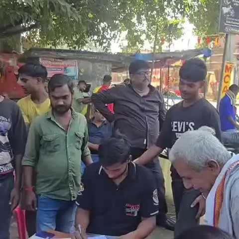 गोला: गोला ब्लाक के डाड़ी में गाय को पागल कुत्ते ने काटा, दूध का चरणामृत पीने वाले 450 लोगों ने लगवाया इंजेक्शन, रेबीज की आशंका