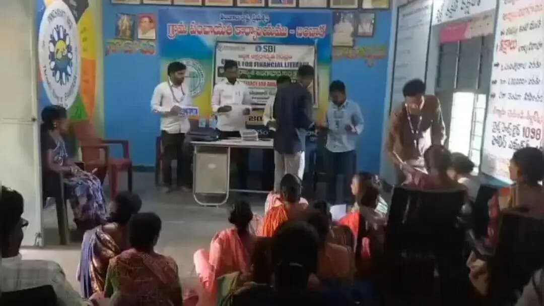 అసిఫాబాద్: బంబారాలో ఆర్థిక అక్షరాస్యతపై అవగాహన కార్యక్రమం