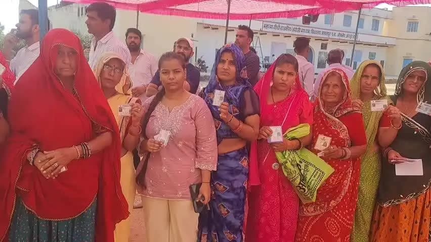 सांगानेर: जयपुर में जिला परिषद और पंचायत समिति सदस्यों के लिए मतदान जारी, जिला कलेक्टर संदेश नायक ने संवेदनशील बूथों का लिया जायजा